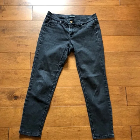 Black Denim Jeans White House Black Market waist 30-32 Short Length - Picture 3 of 15
